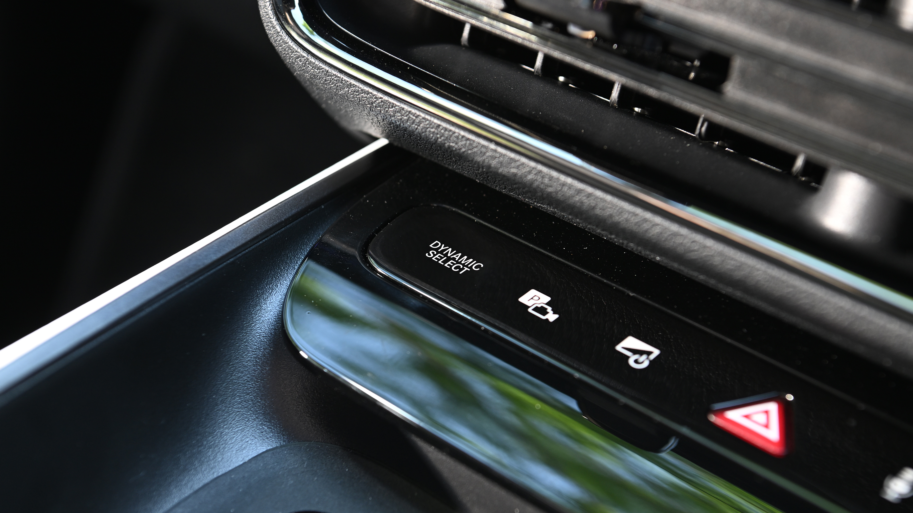 Mercedes CLA Hybrid - centre console switchgear
