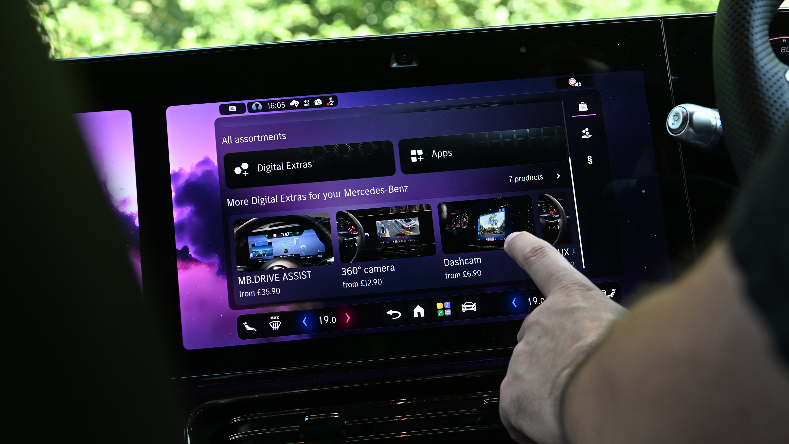 Mercedes CLA Hybrid - infotainment screen