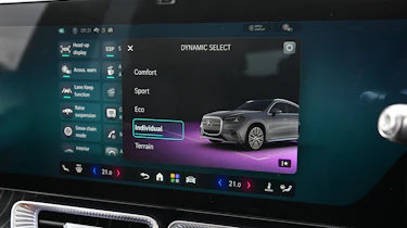 Mercedes GLC 2026 - infotainment touchscreen