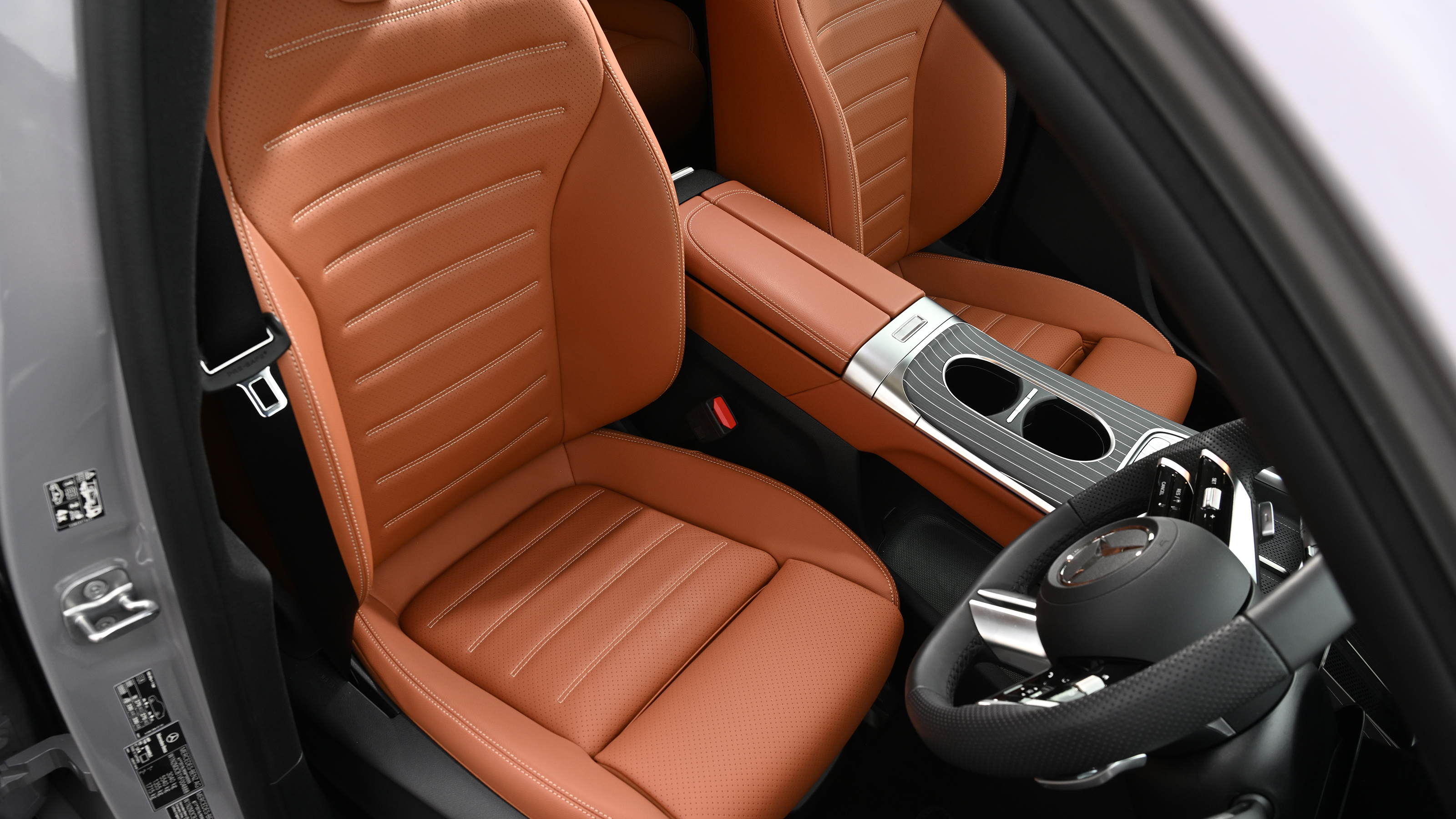 Mercedes GLC 2026 - front seats 