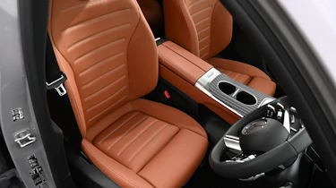 Mercedes GLC 2026 - front seats