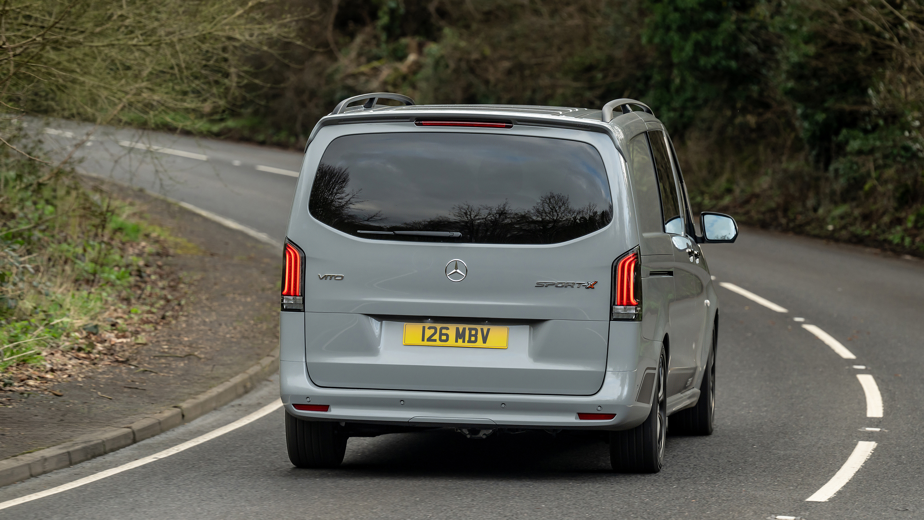 New Mercedes Vito SportX - rear tracking 