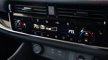 Nissan X-Trail - climate controls
