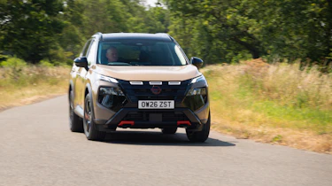 Nissan X-Trail - front action