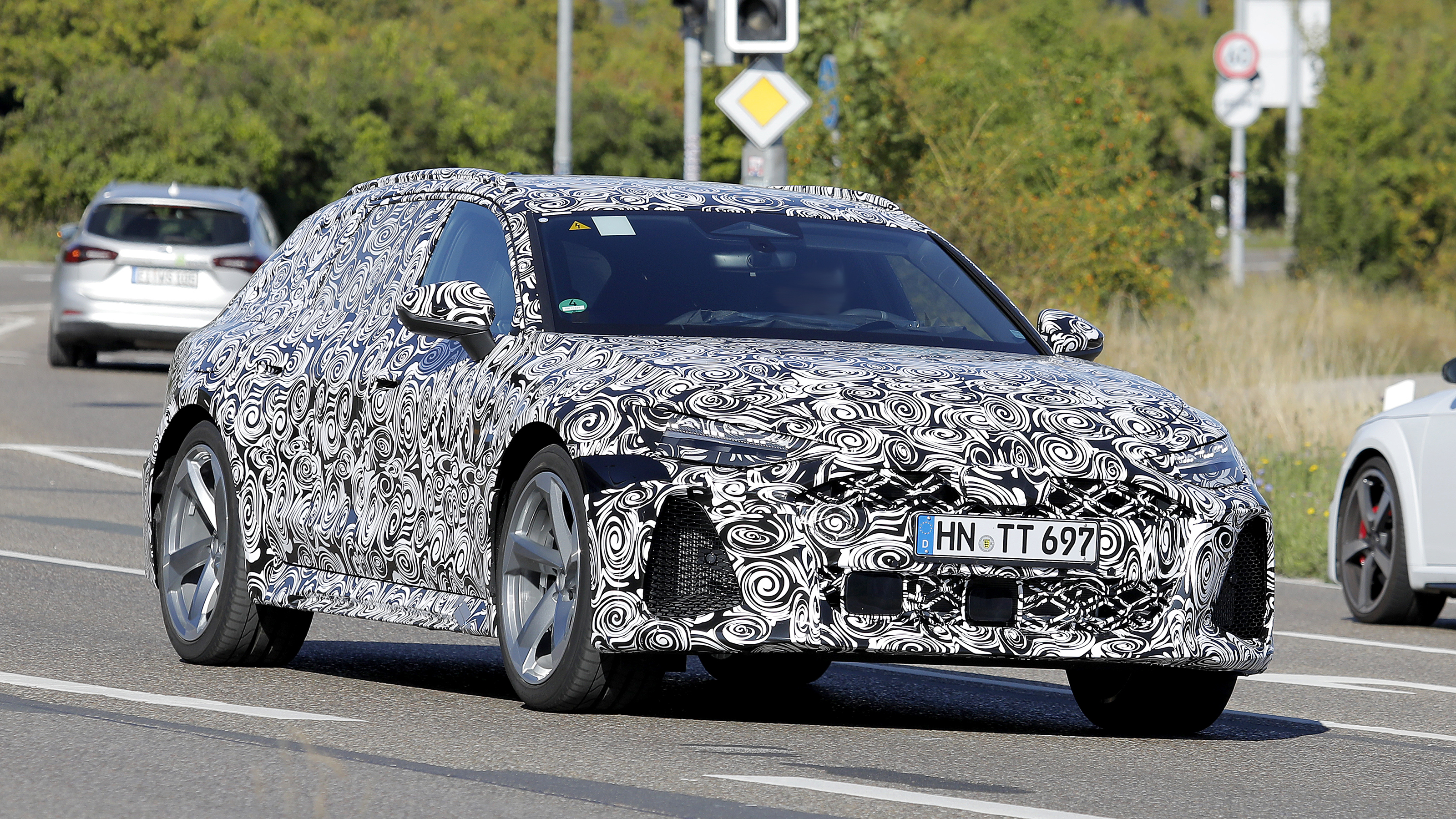 New Audi RS 6 Avant spy shot - front tracking 