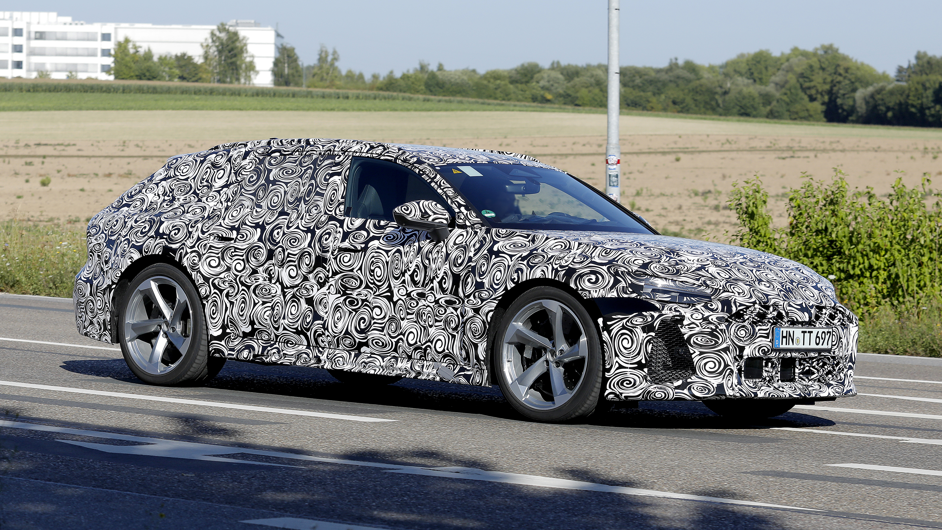 New Audi RS 6 Avant spy shot - front cornering 