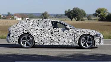New Audi RS 6 Avant spy shot - side tracking
