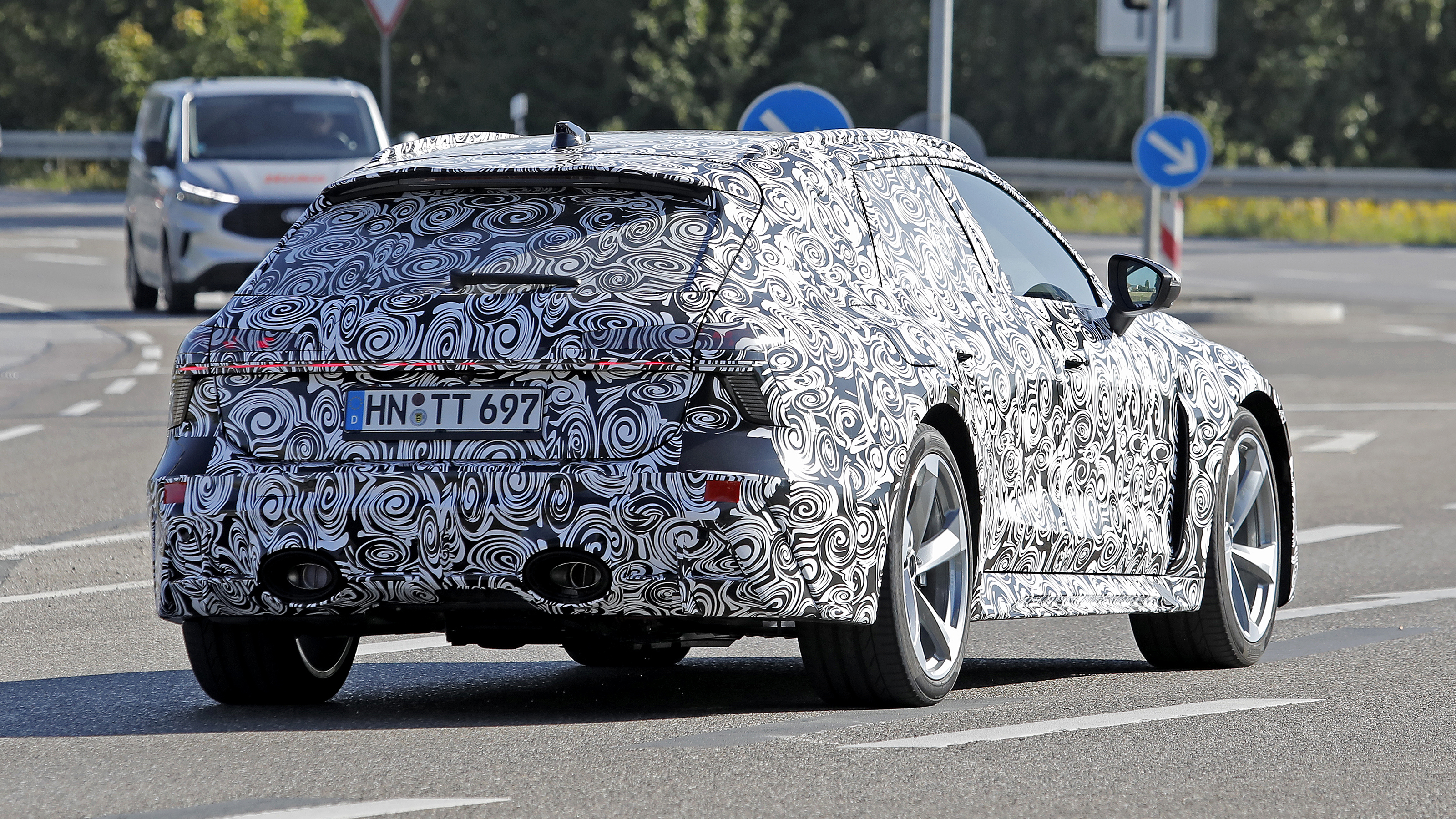 New Audi RS 6 Avant spy shot - rear tracking 