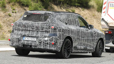 New BMW iX5 M - rear tracking