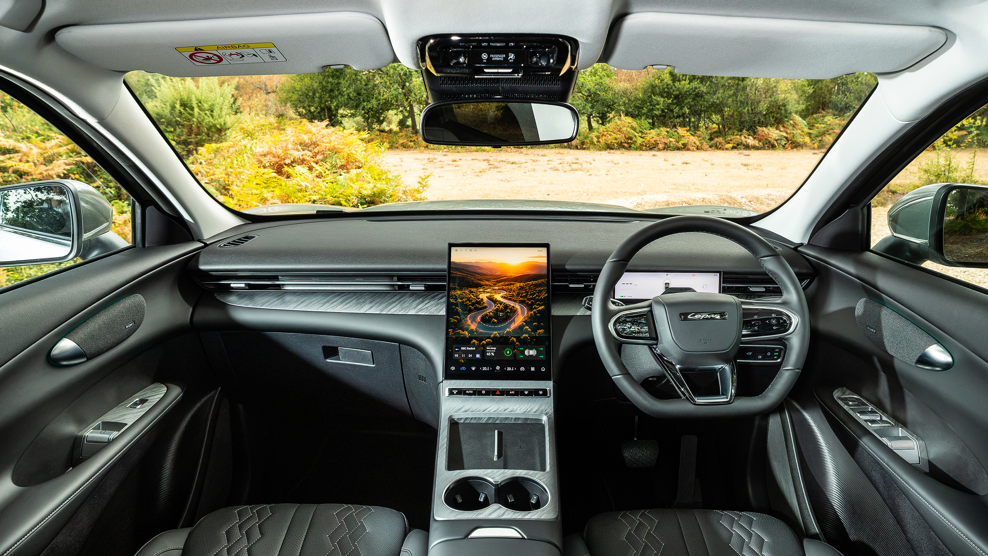 New Lepas L6 - front interior 