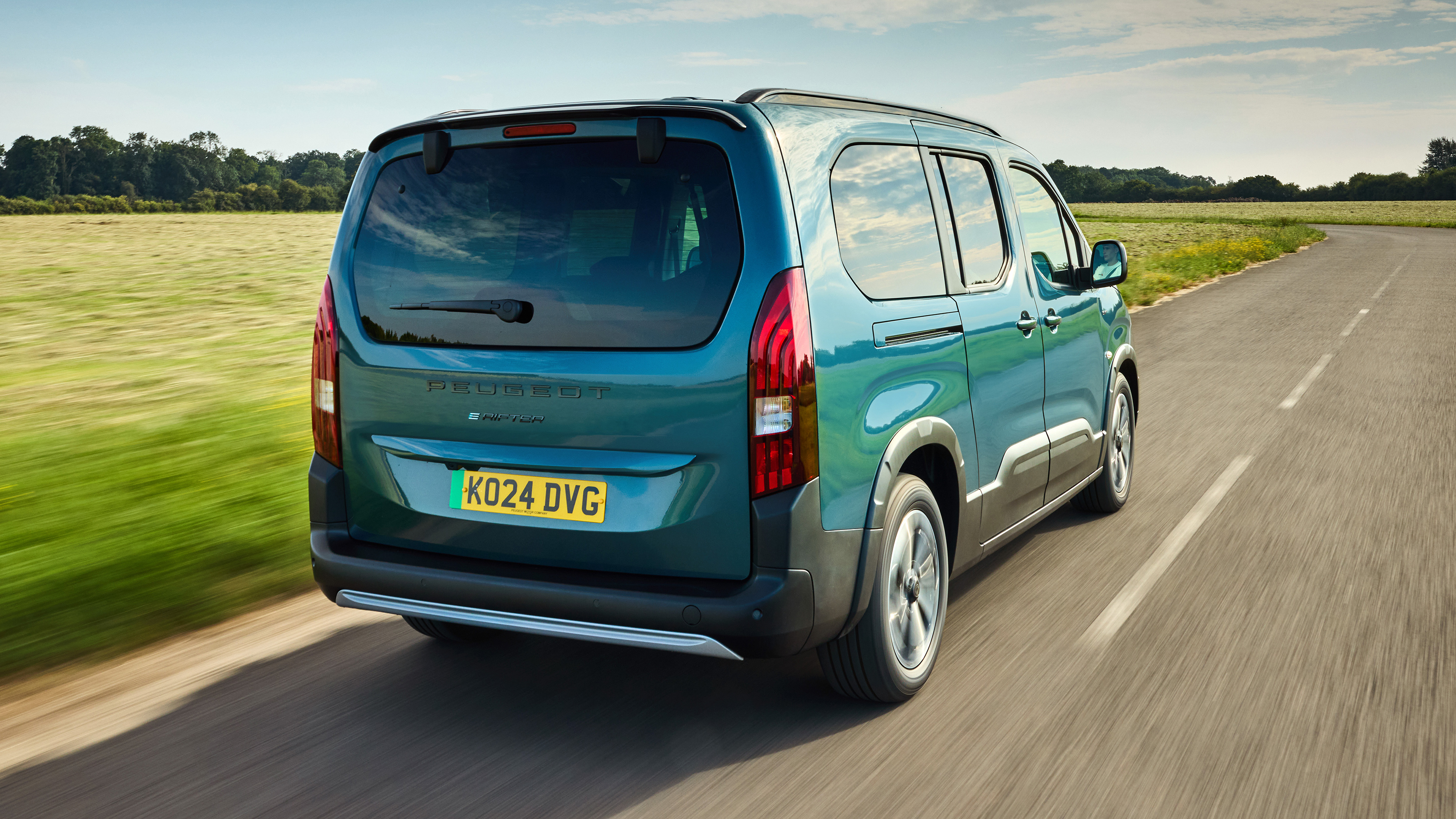 Peugeot E-Rifter - rear tracking