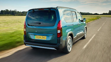 Peugeot E-Rifter - rear tracking