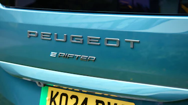 Peugeot E-Rifter - tailgate badging