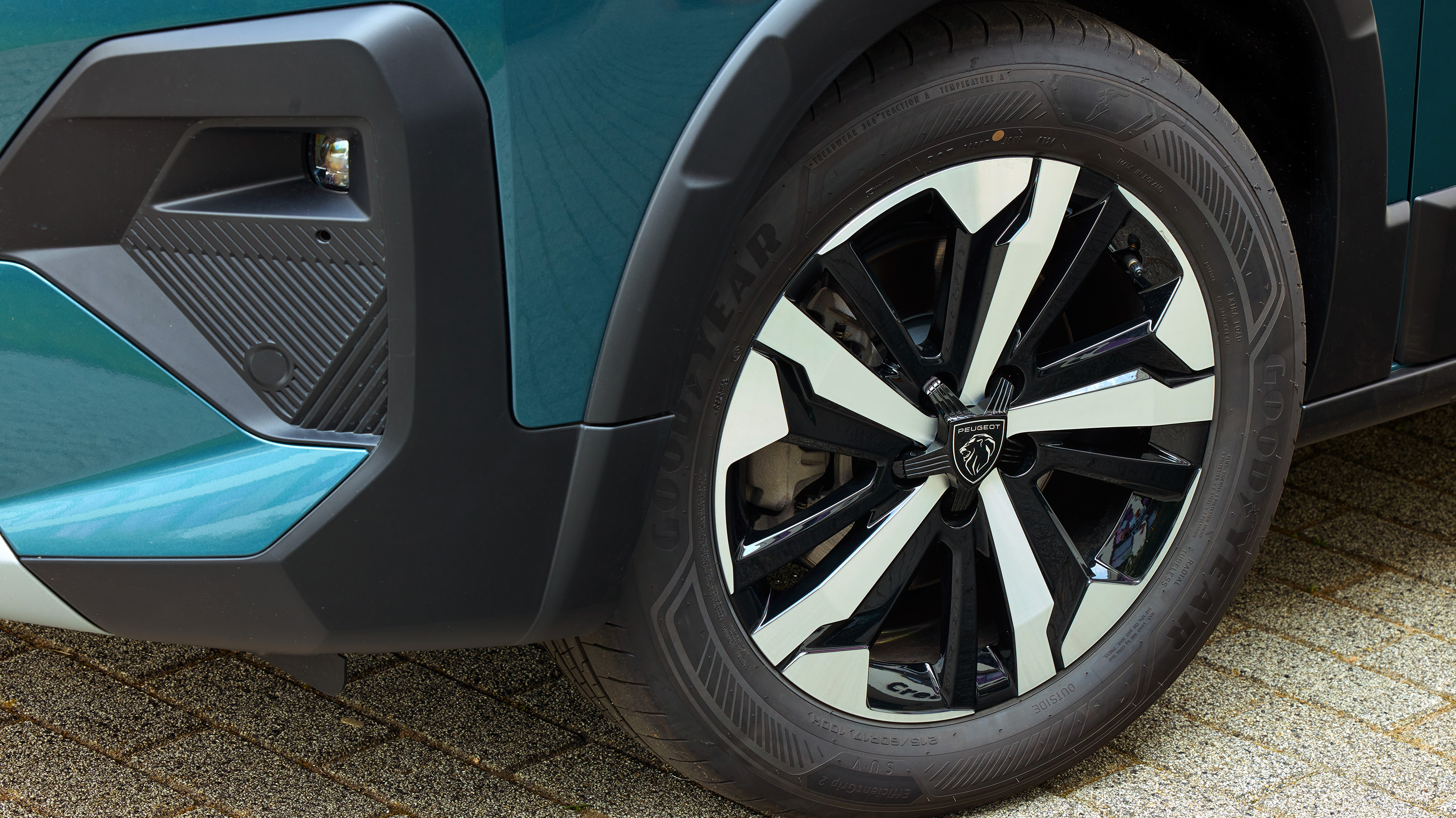 Peugeot E-Rifter - wheel