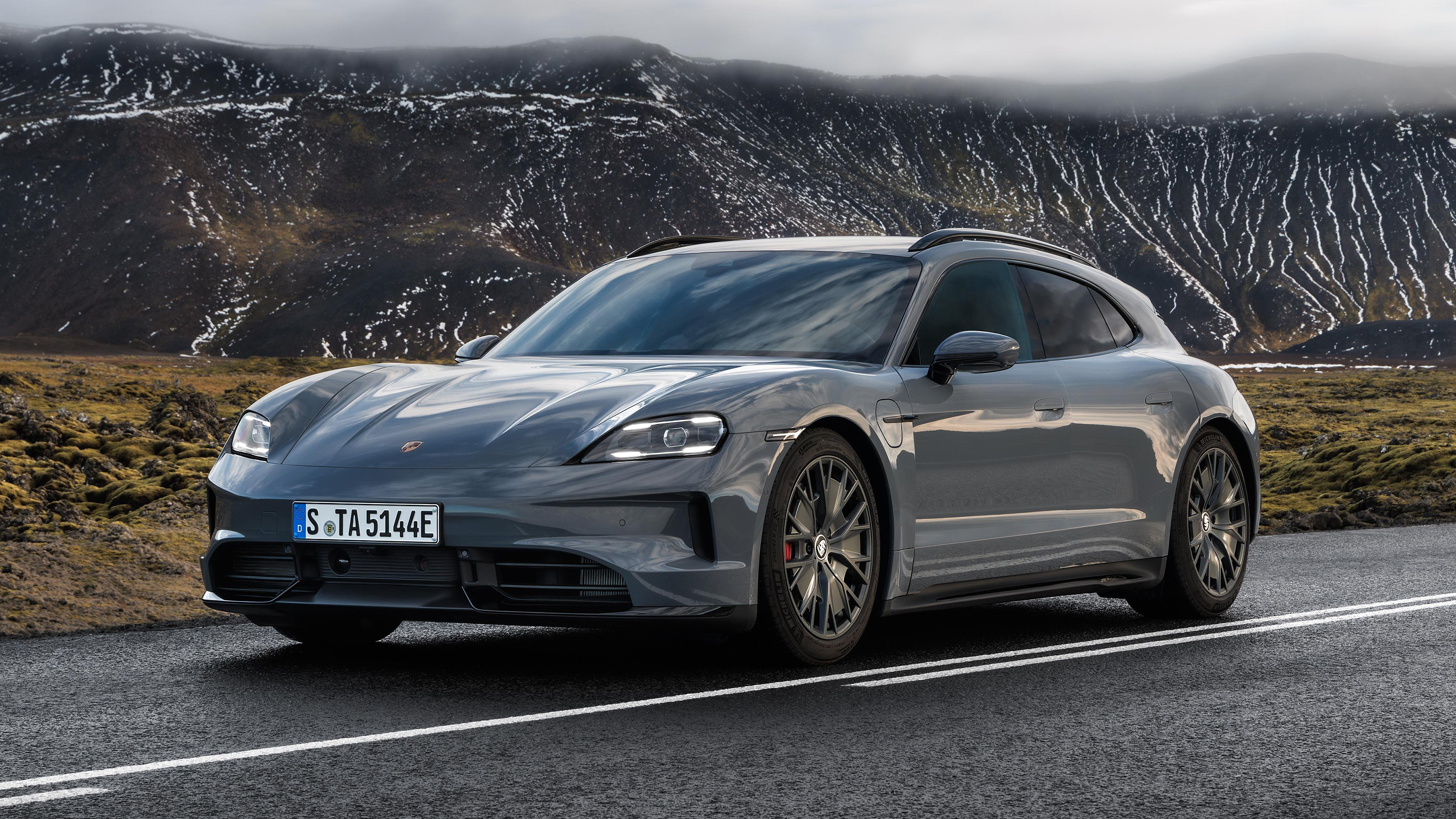 Porsche Taycan Sport Turismo - front tracking 