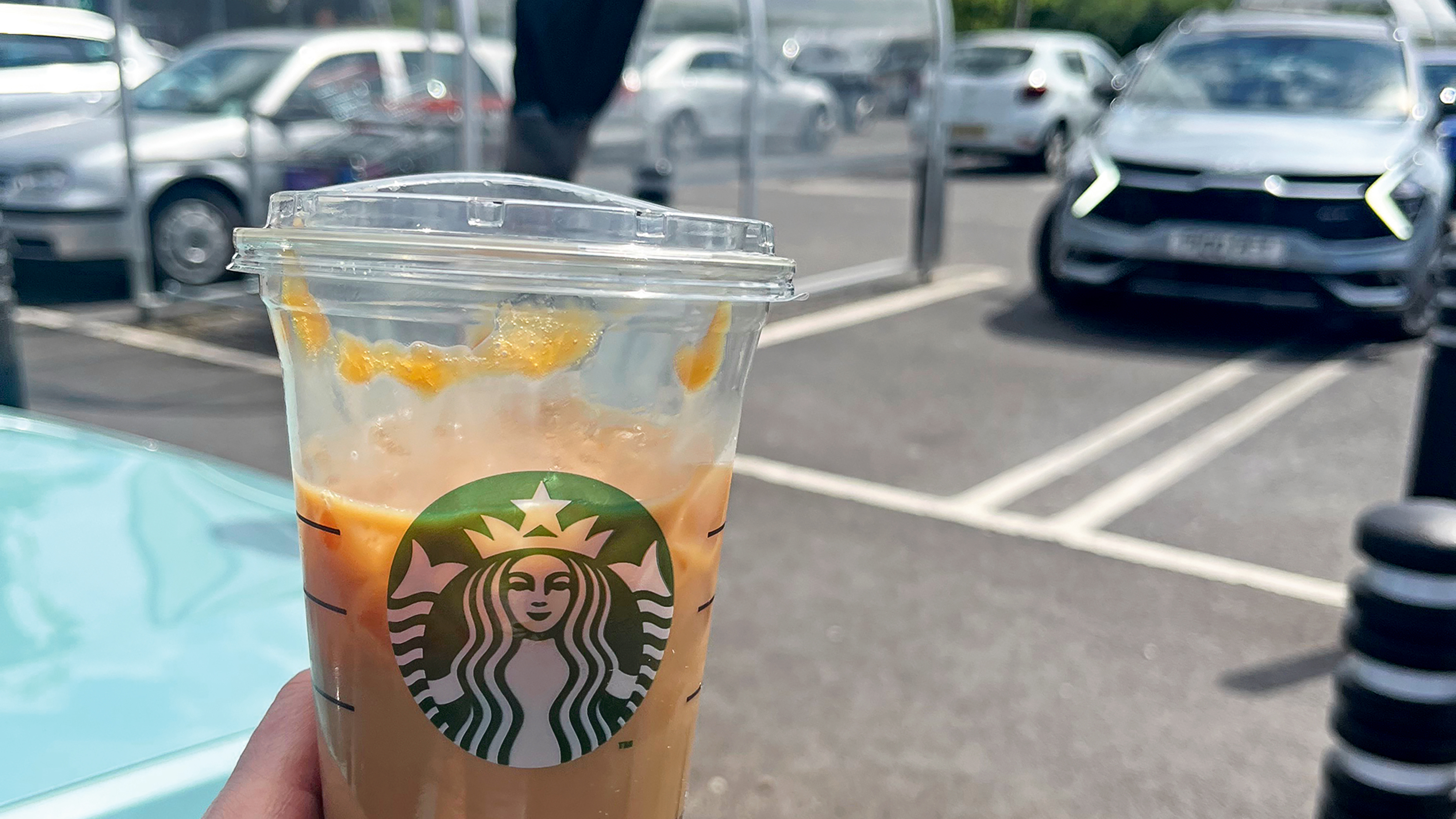 Renault 4 - Starbucks while charging