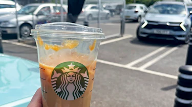 Renault 4 - Starbucks while charging