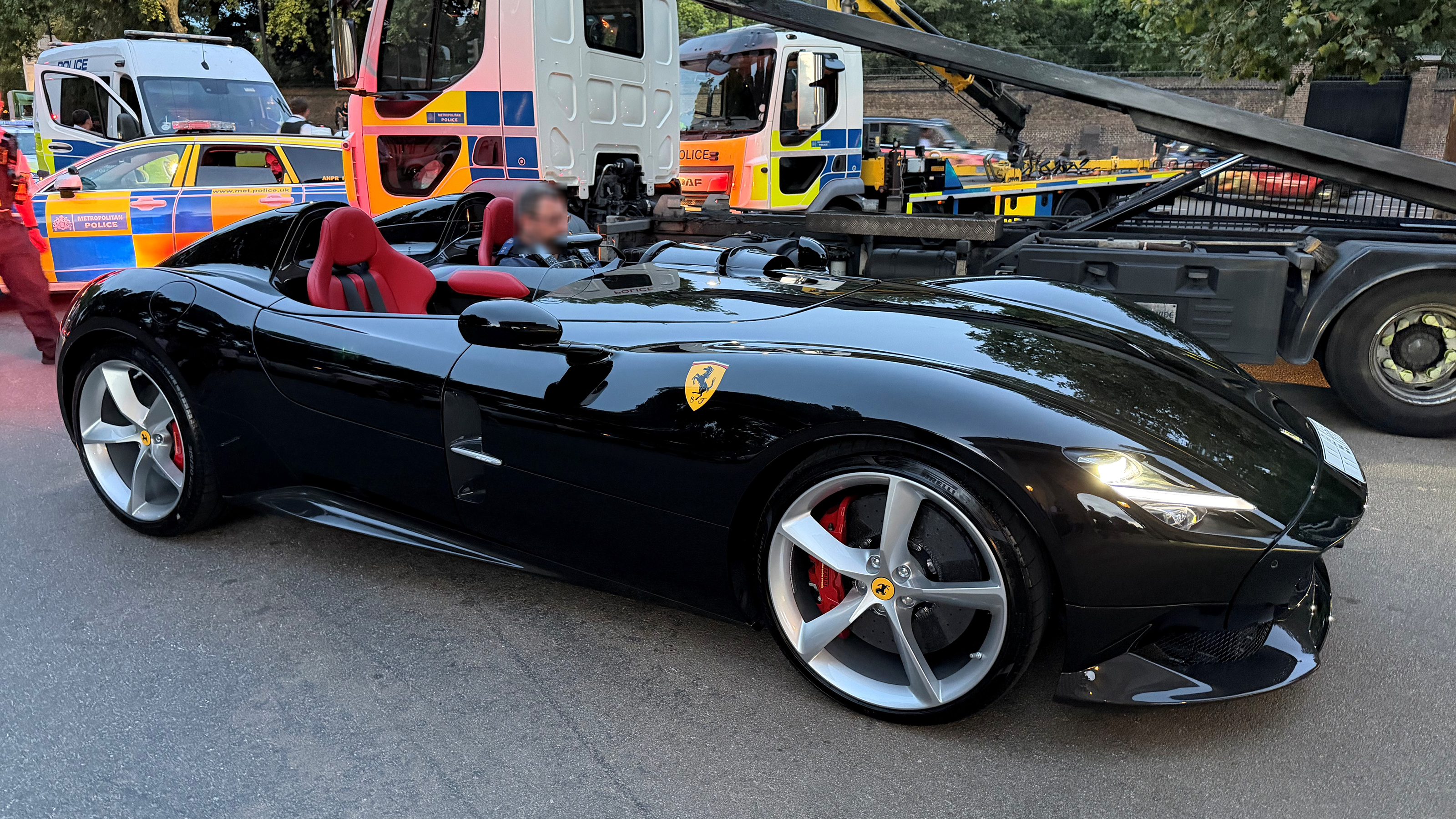 Ferrari Monza SP2 seized by the Metropolitan Police - static 