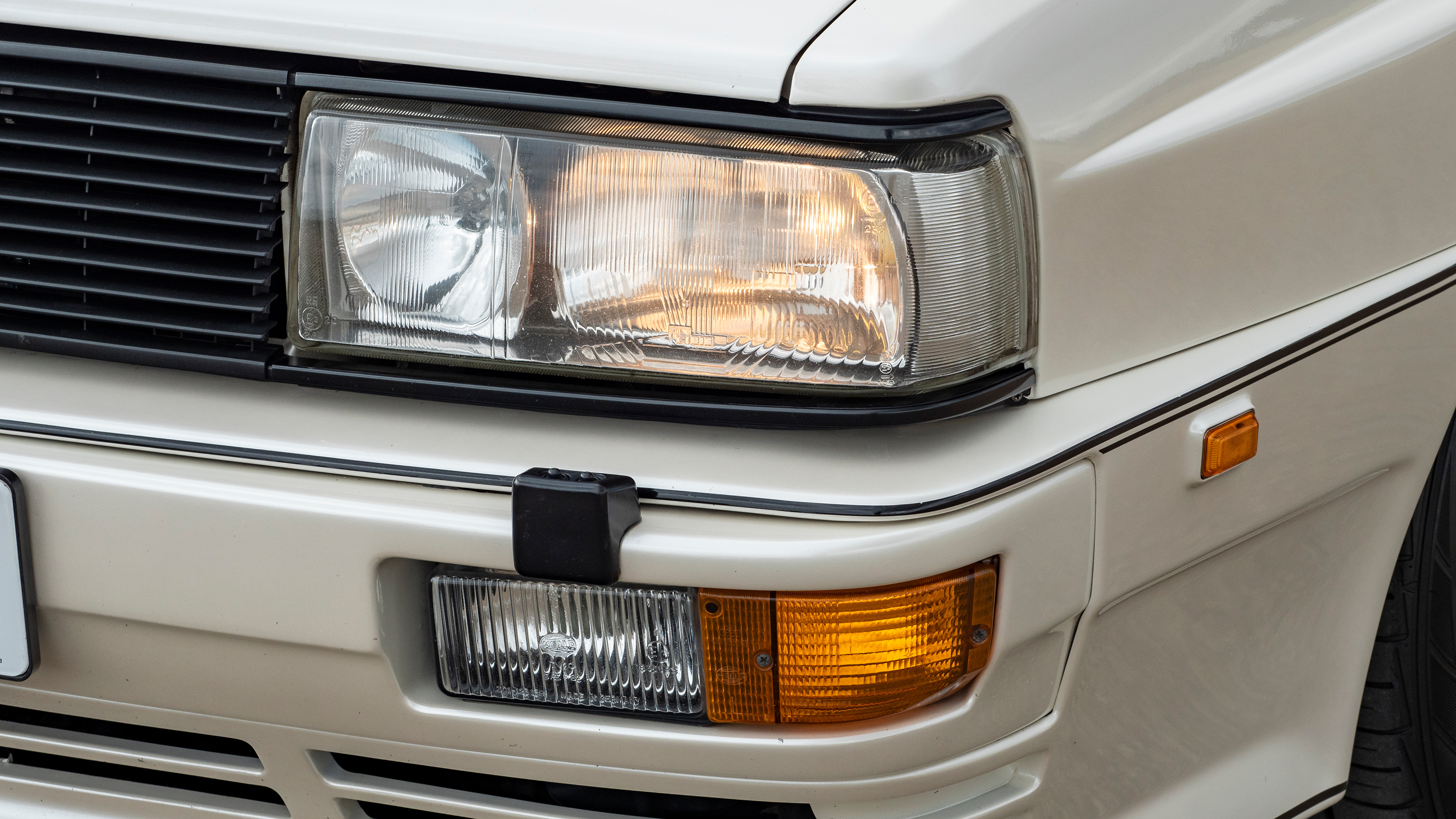 Audi Quattro - headlight
