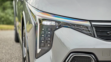 Kia K4 Sportswagon - headlight