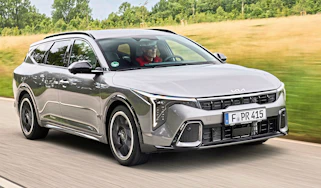 Kia K4 Sportswagon - front tracking