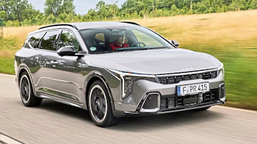 Kia K4 Sportswagon - front tracking