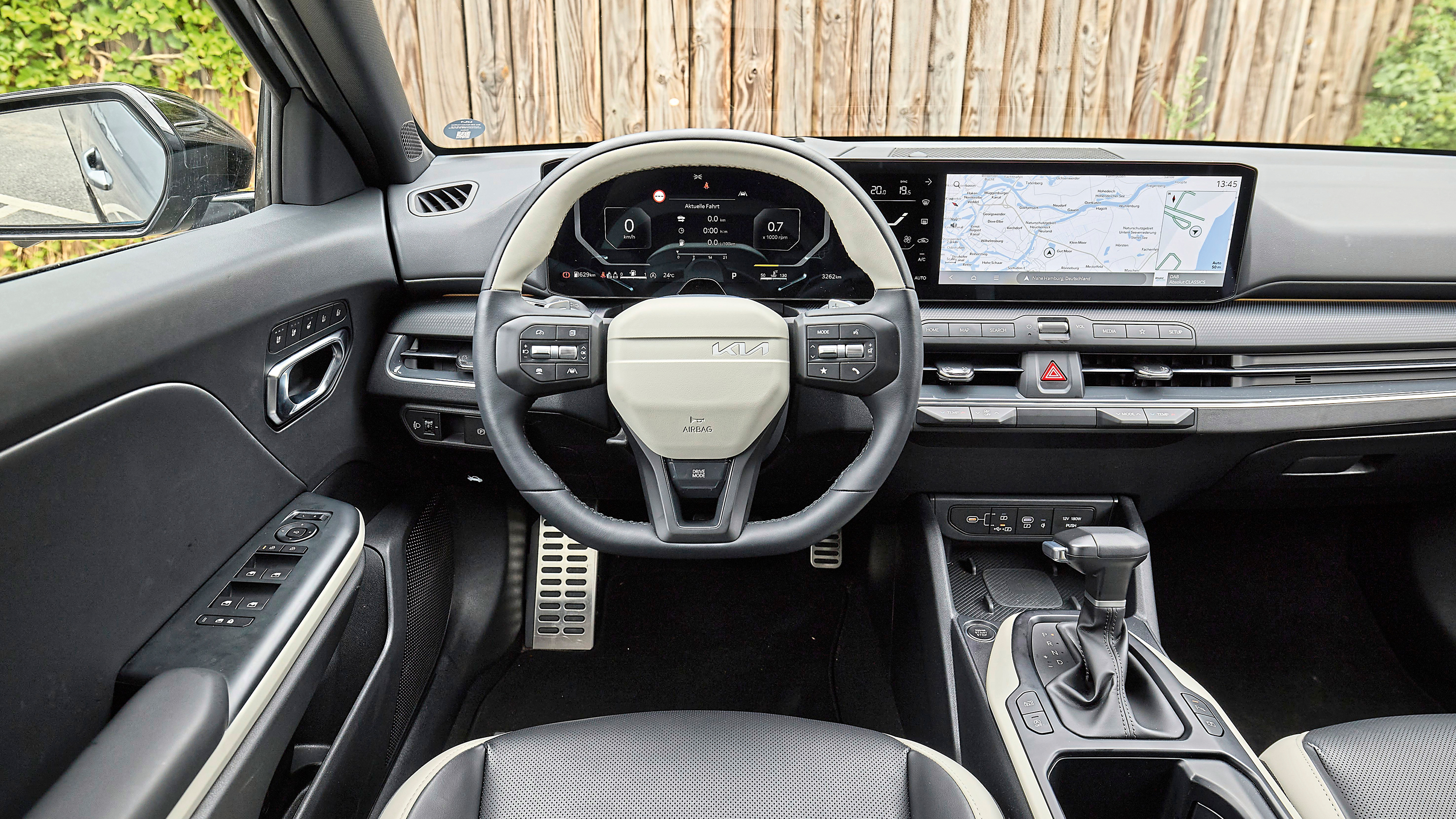 Kia K4 Sportswagon - dashboard