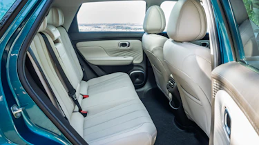 Aion UT - rear seats