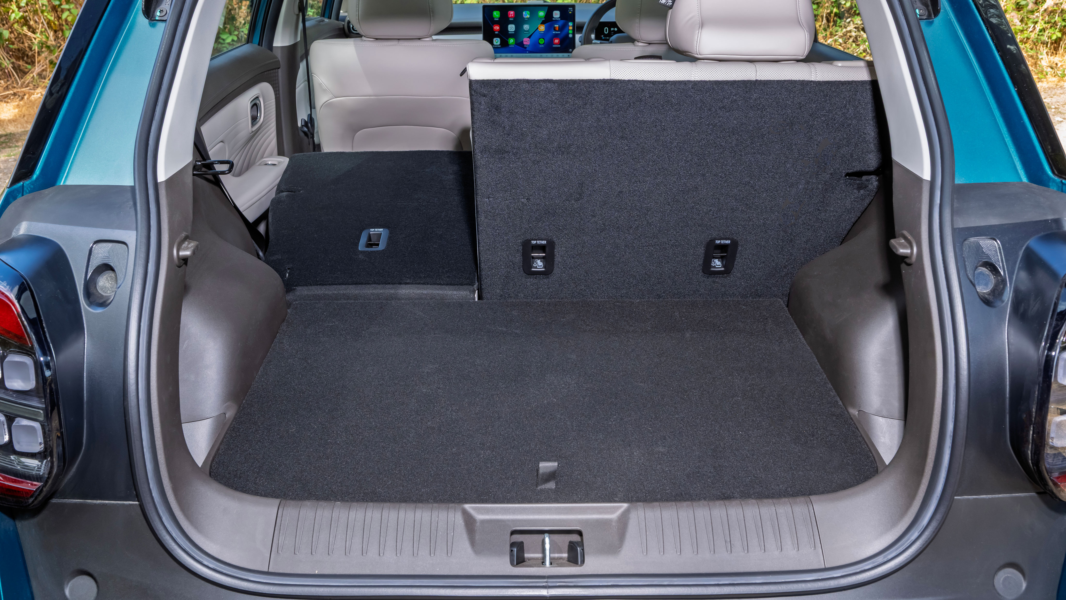 Aion UT - boot seat down