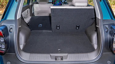Aion UT - boot seat down