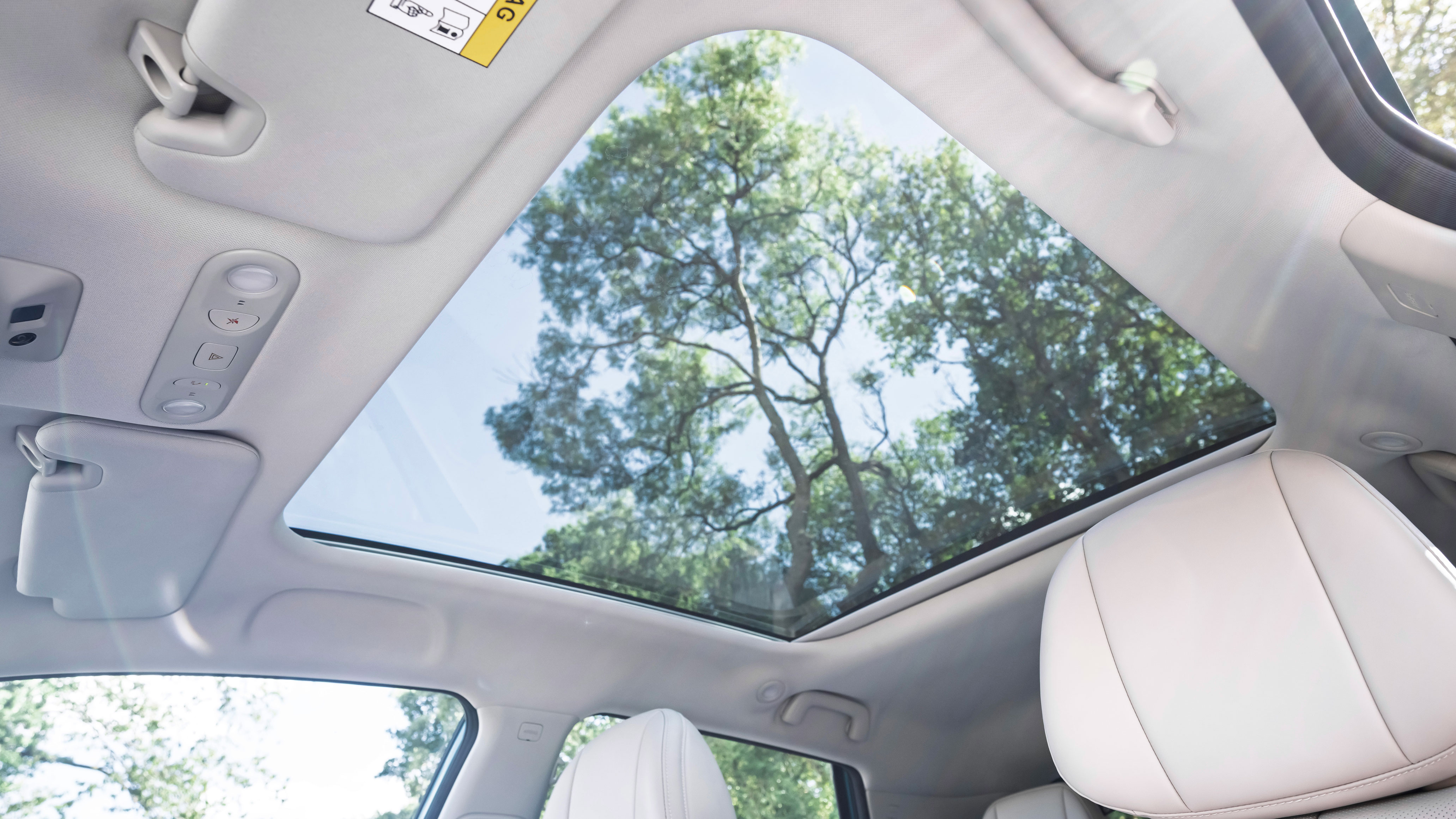 Aion UT - panoramic roof