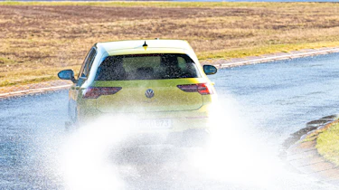 All Season tyre test - Volkswagen Golf wet rear cornering