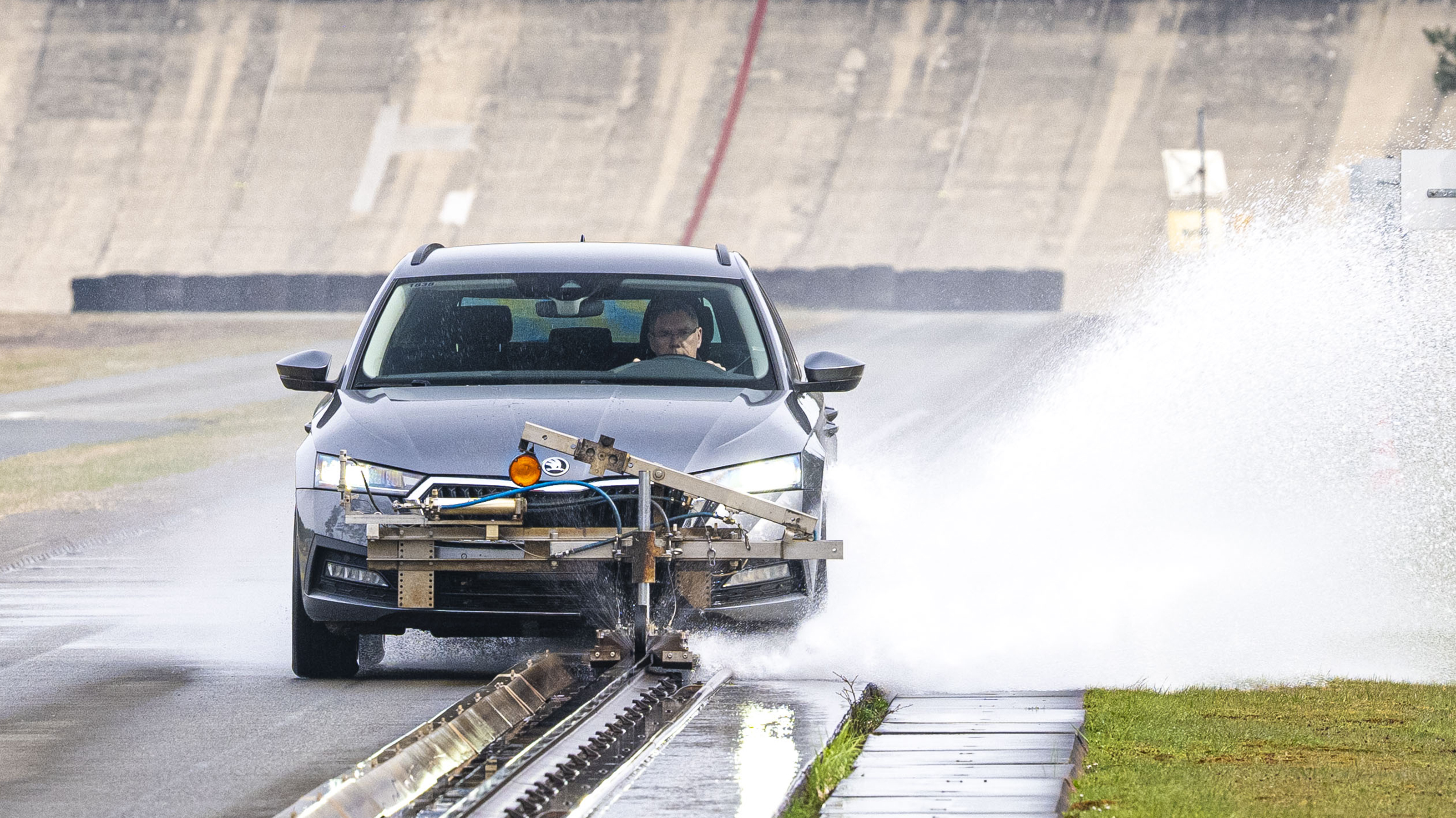 All Season tyre test - Skoda Octavia aquaplaning 