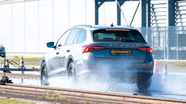 All Season tyre test - Skoda Octavia rear wet tracking