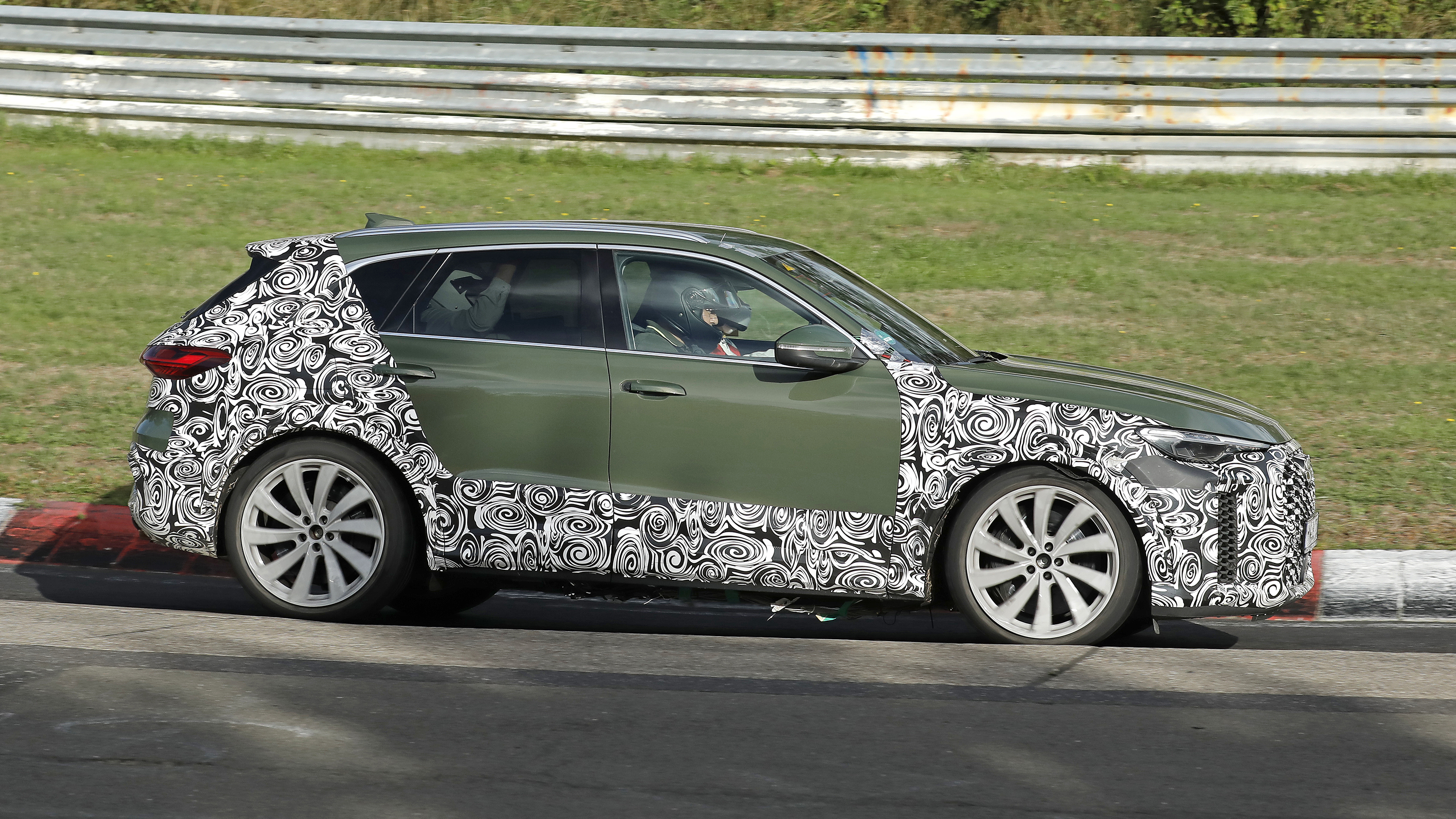 New Audi RS Q5 SUV - side action 