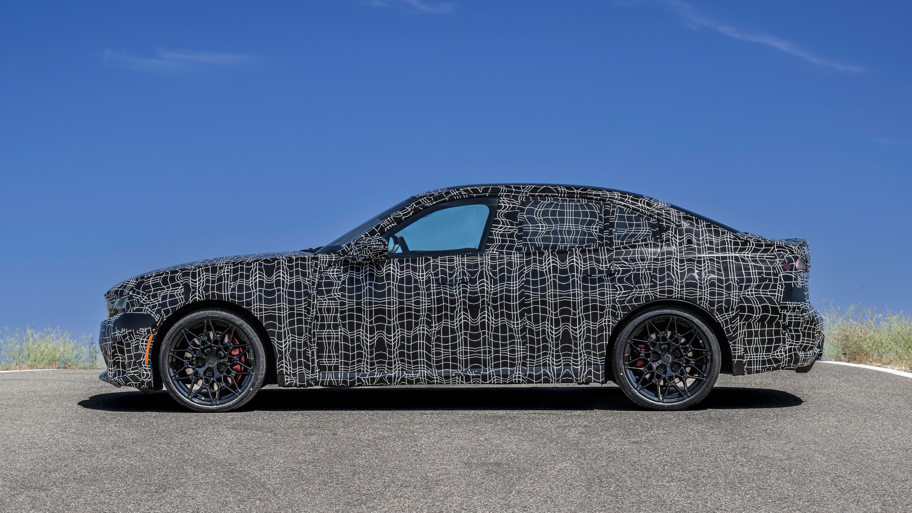 BMW M350 xDrive prototype - side static
