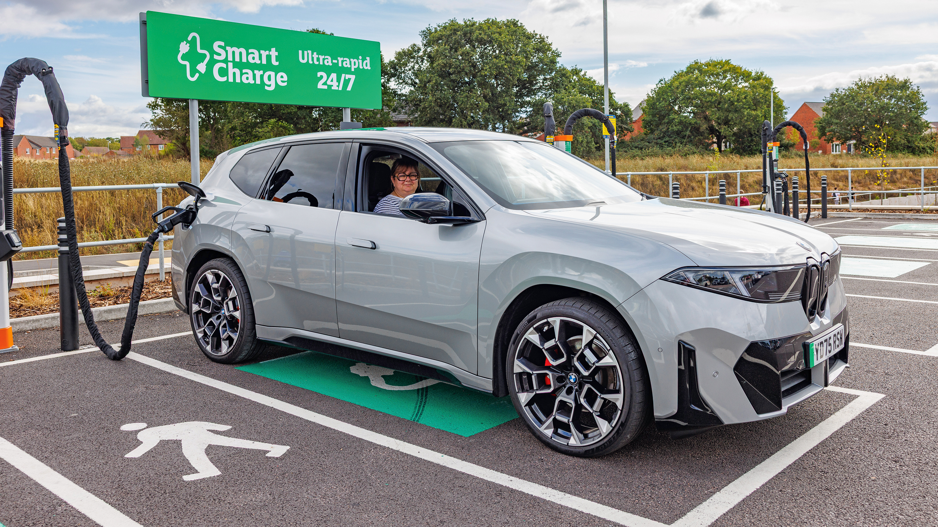BMW iX3 50 xDrive - front charging