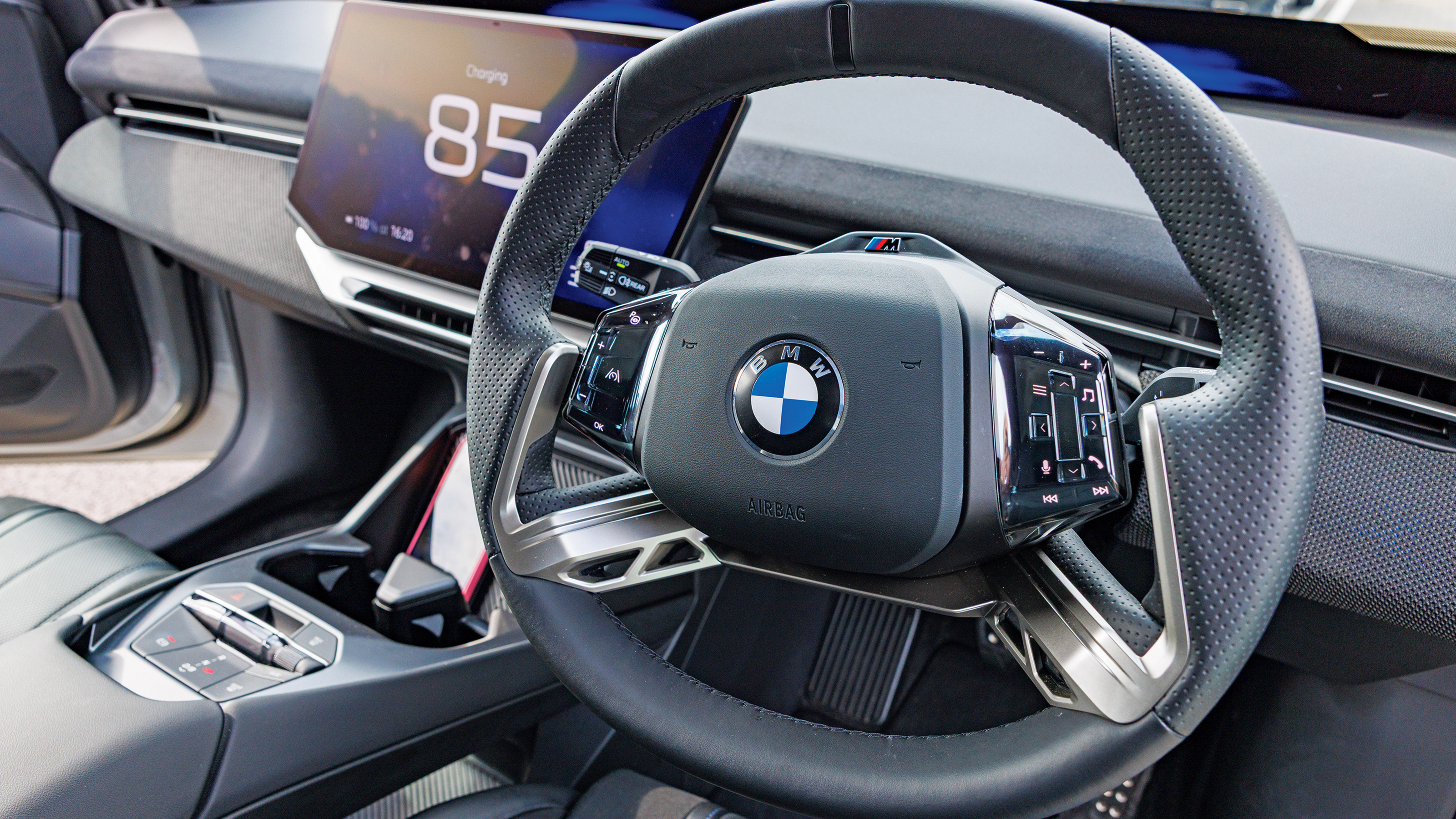 BMW iX3 50 xDrive - steering wheel