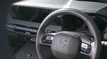 DS No4 Hybrid - dashboard