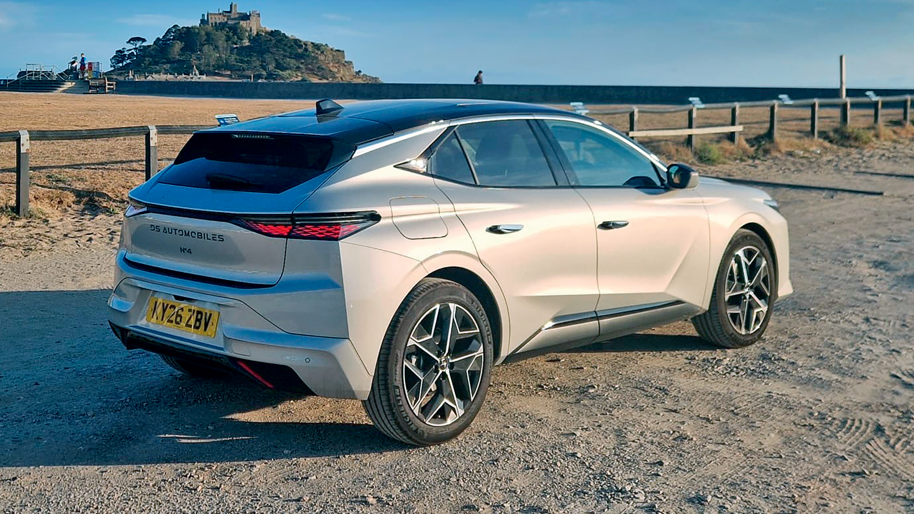 DS No4 Hybrid - rear 3/4