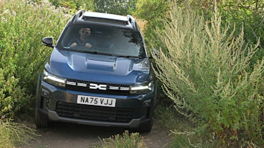 Dacia Bigster - front action