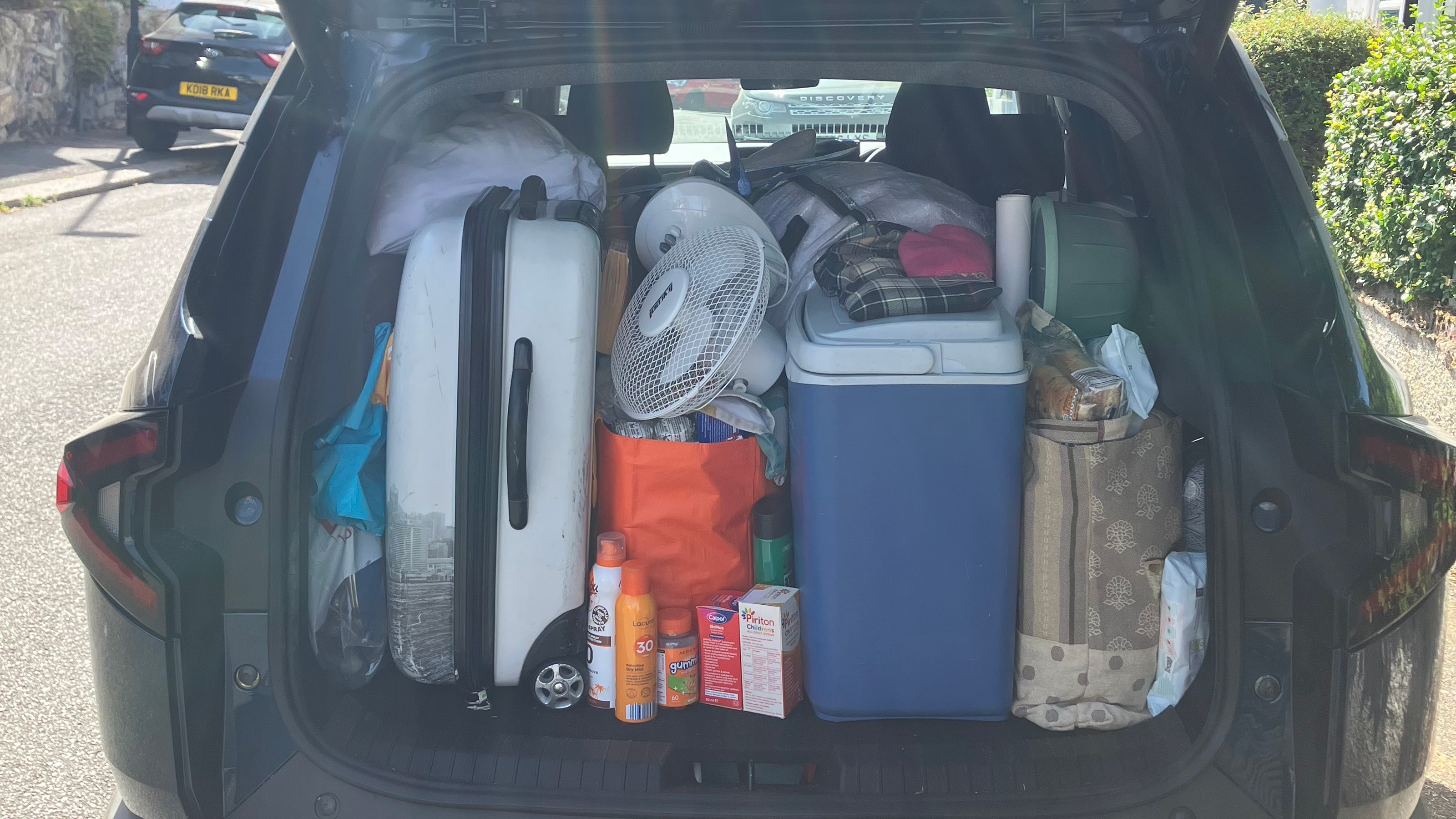 Dacia Bigster - boot filled with household items