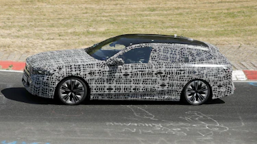 Facelift BMW 5 Series Touring - side action