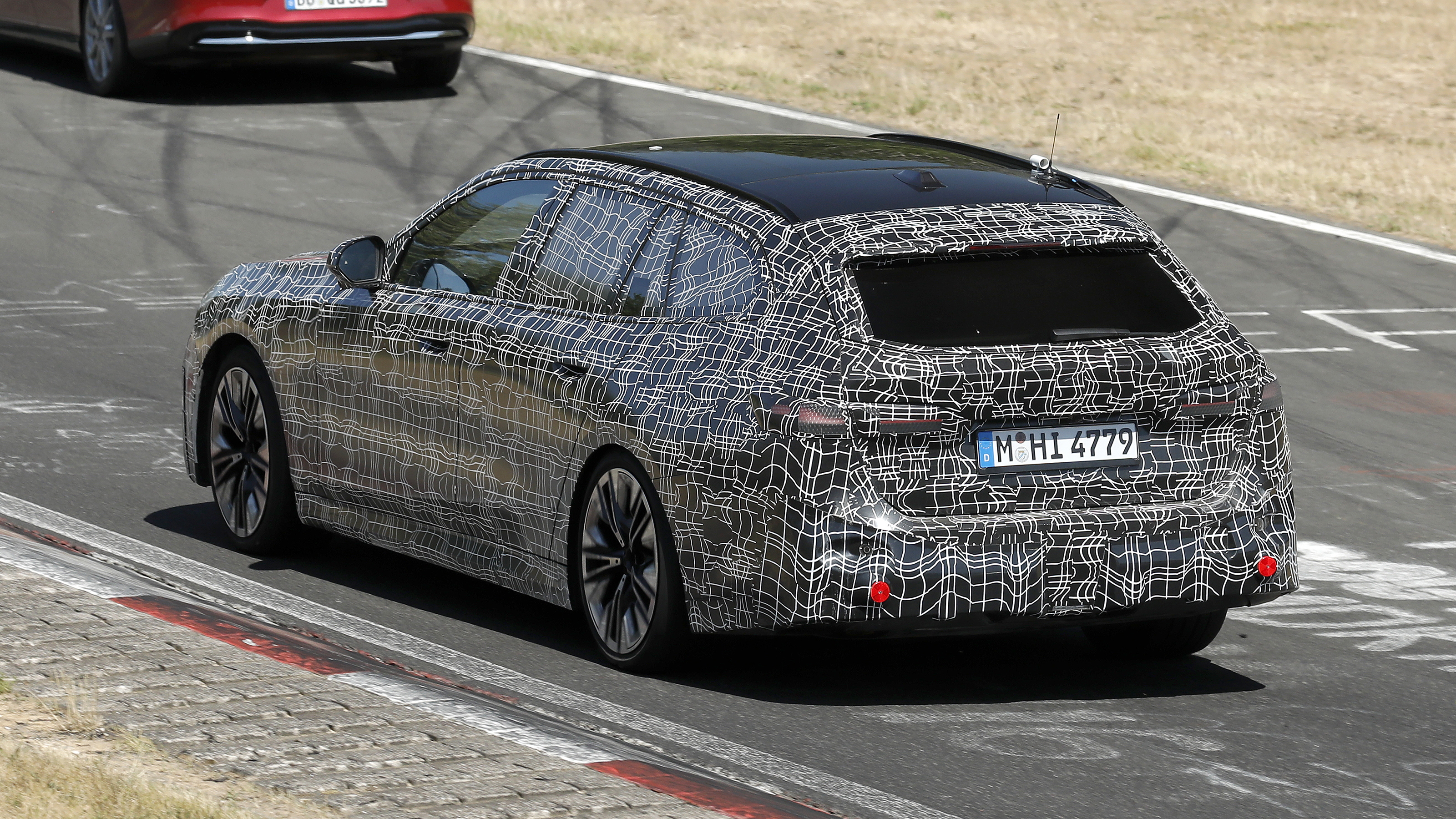 Facelift BMW 5 Series Touring - rear 