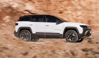 Jeep Compass 4xe - front angled