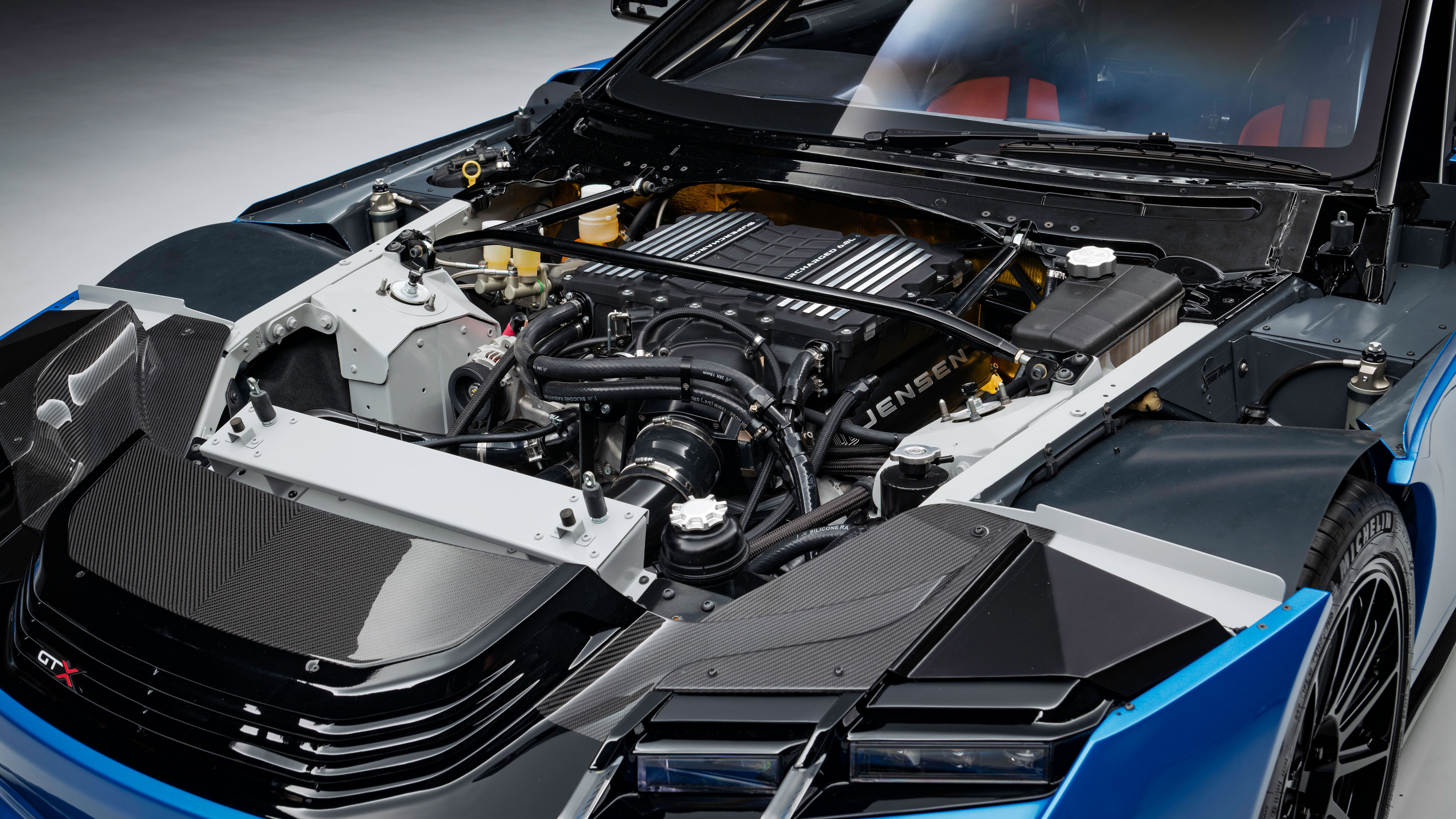 Jensen Interceptor GTX - engine detail
