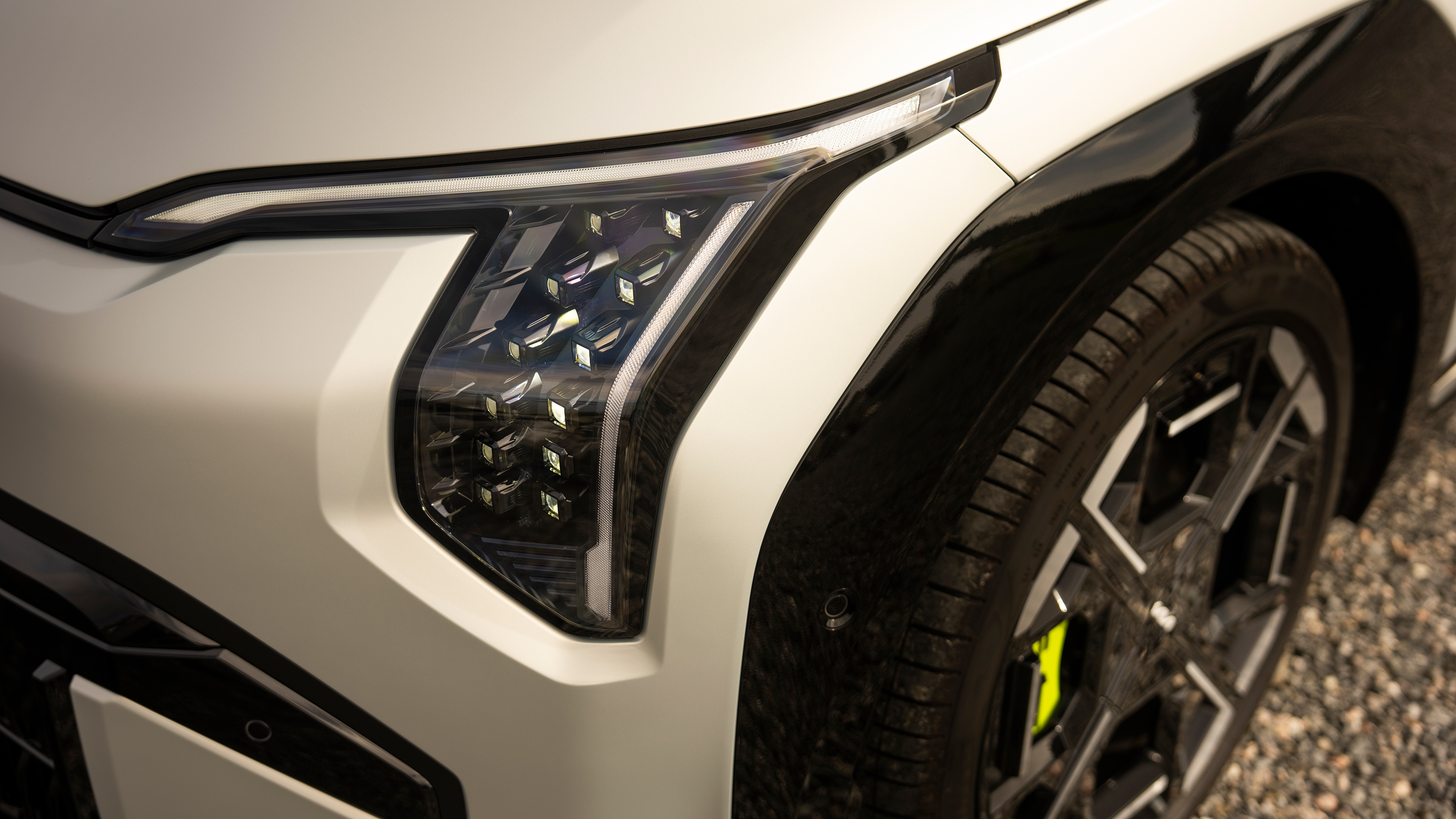Kia EV3 GT - headlight