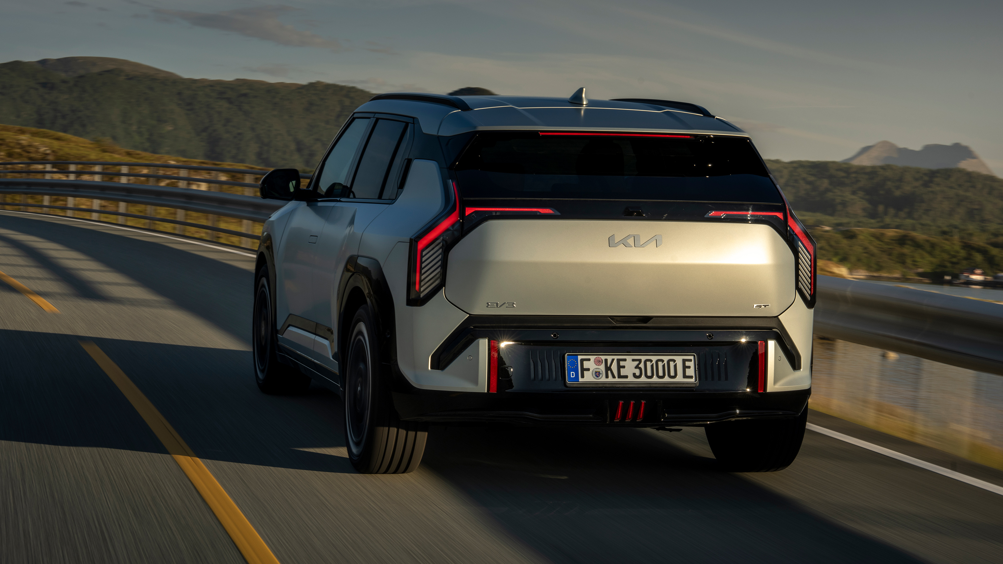 Kia EV3 GT - rear tracking