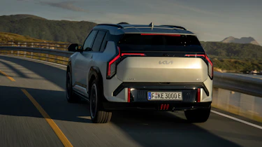 Kia EV3 GT - rear tracking
