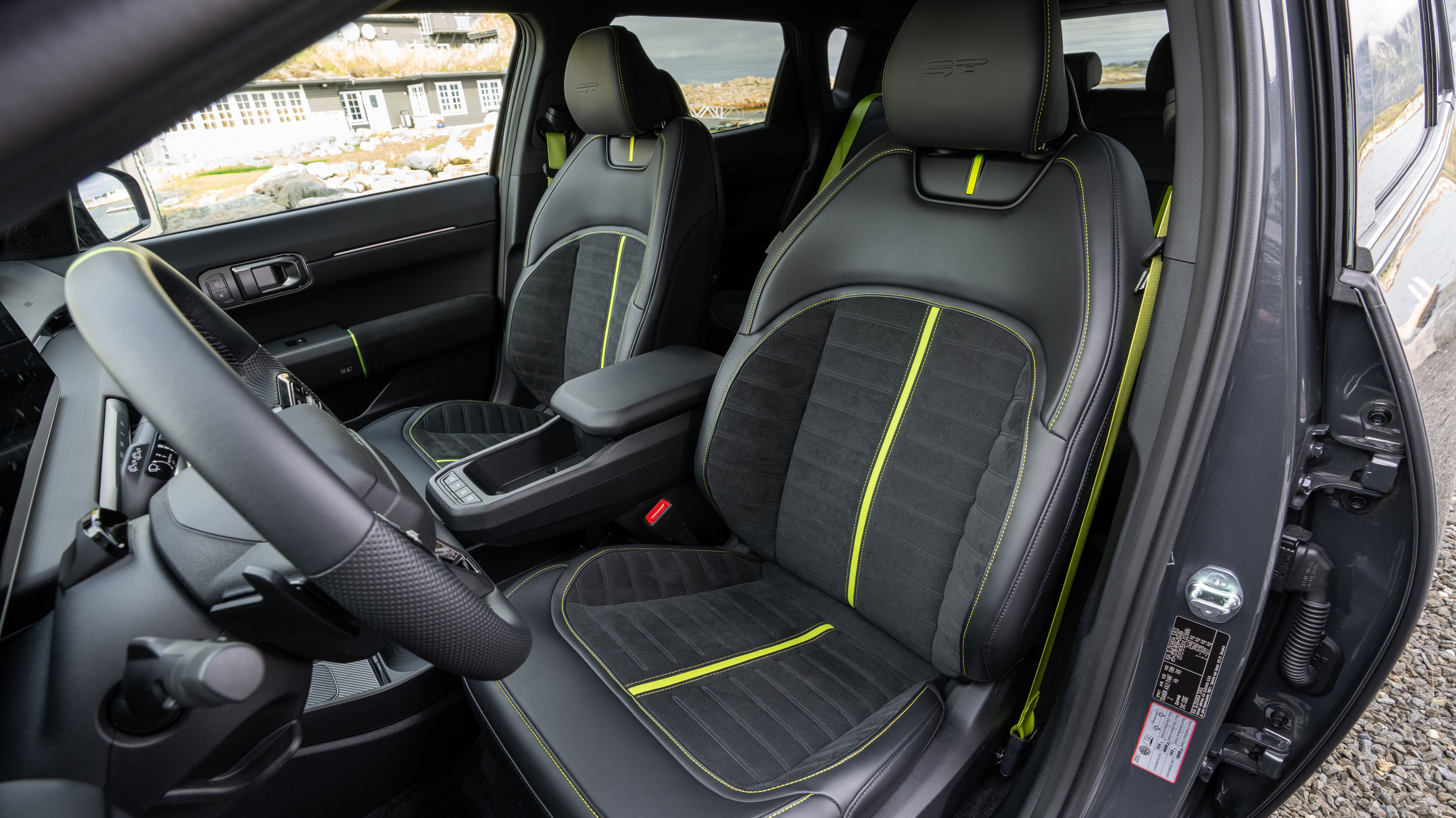 Kia EV4 GT - front seats